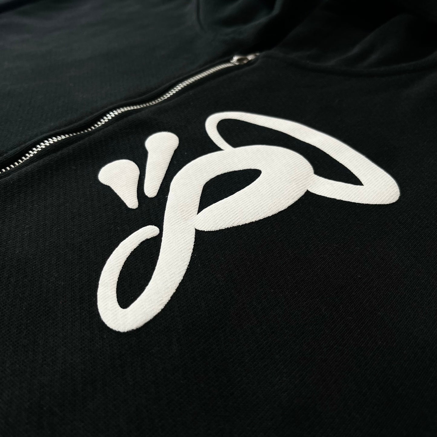 SYNA-VOID-ZIP-HOOD-BLACK