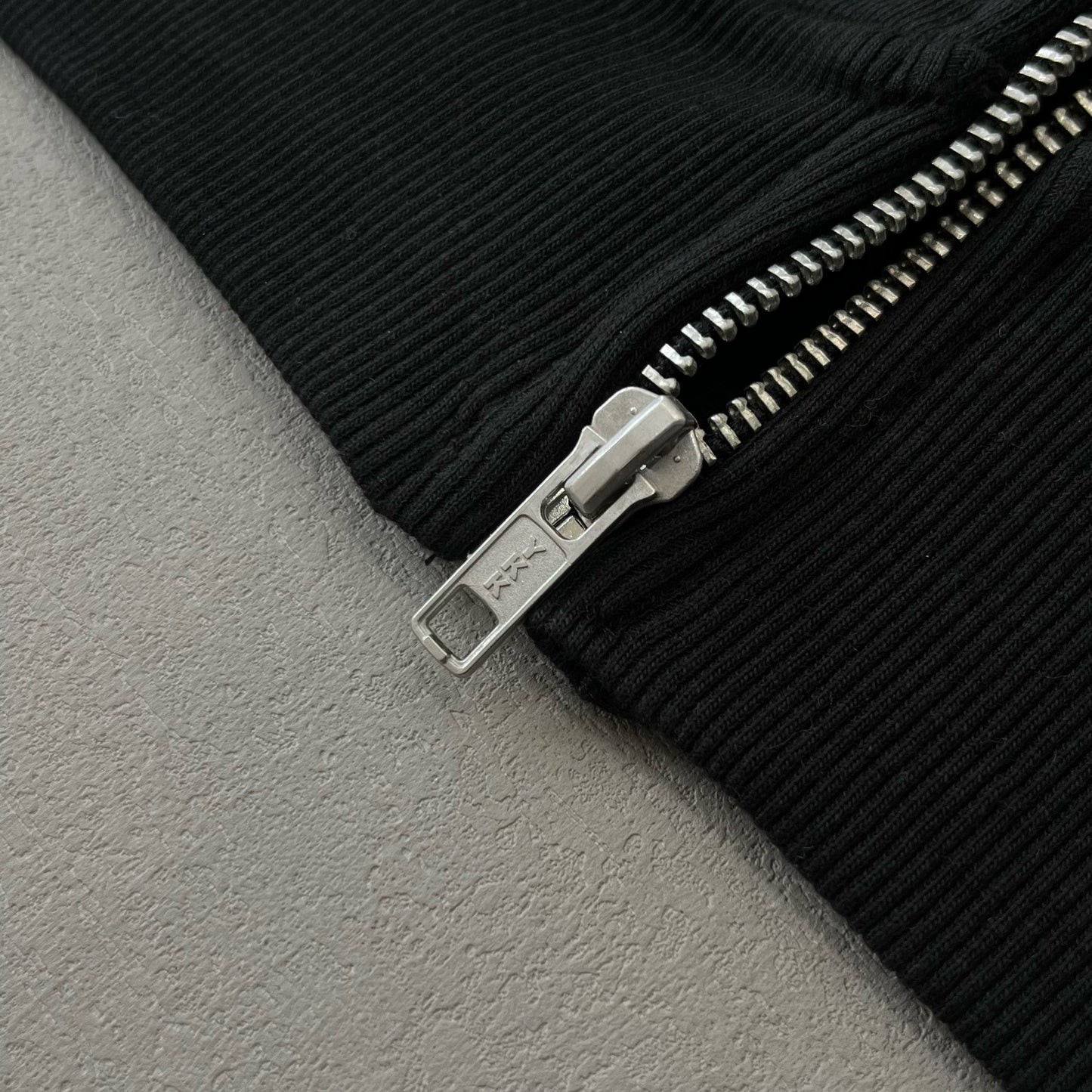 SYNA-VOID-ZIP-HOOD-BLACK
