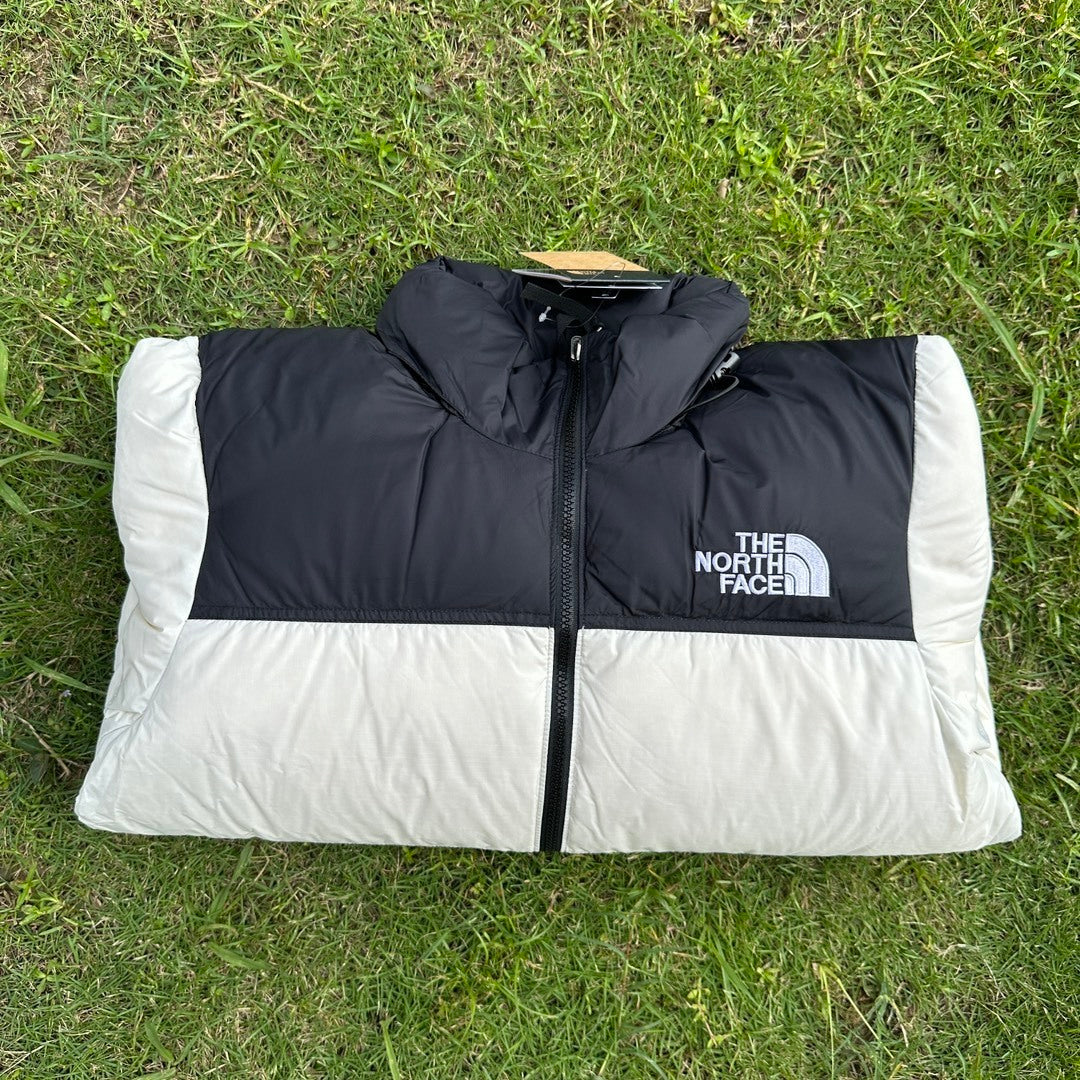 TNF 1996 Retro Nuptse 700 Fill Packable Jacket