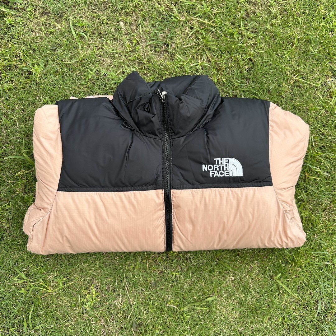 TNF 1996 Retro Nuptse 700 Fill Packable Jacket