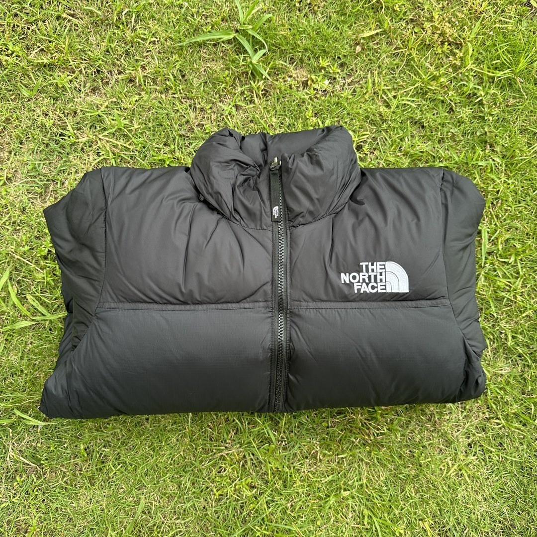 TNF 1996 Retro Nuptse 700 Fill Packable Jacket