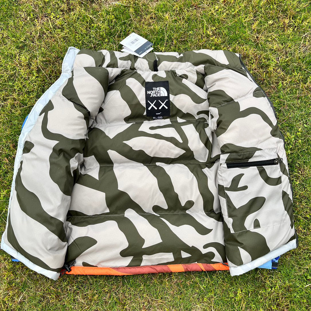 【最高品質】KAWS x The North Face Retro 1996 Nuptse Jacket
