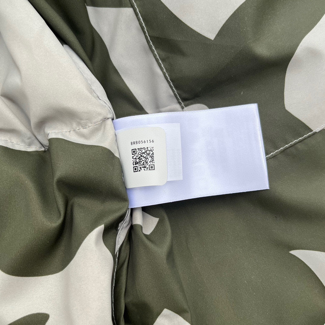 【最高品質】KAWS x The North Face Retro 1996 Nuptse Jacket