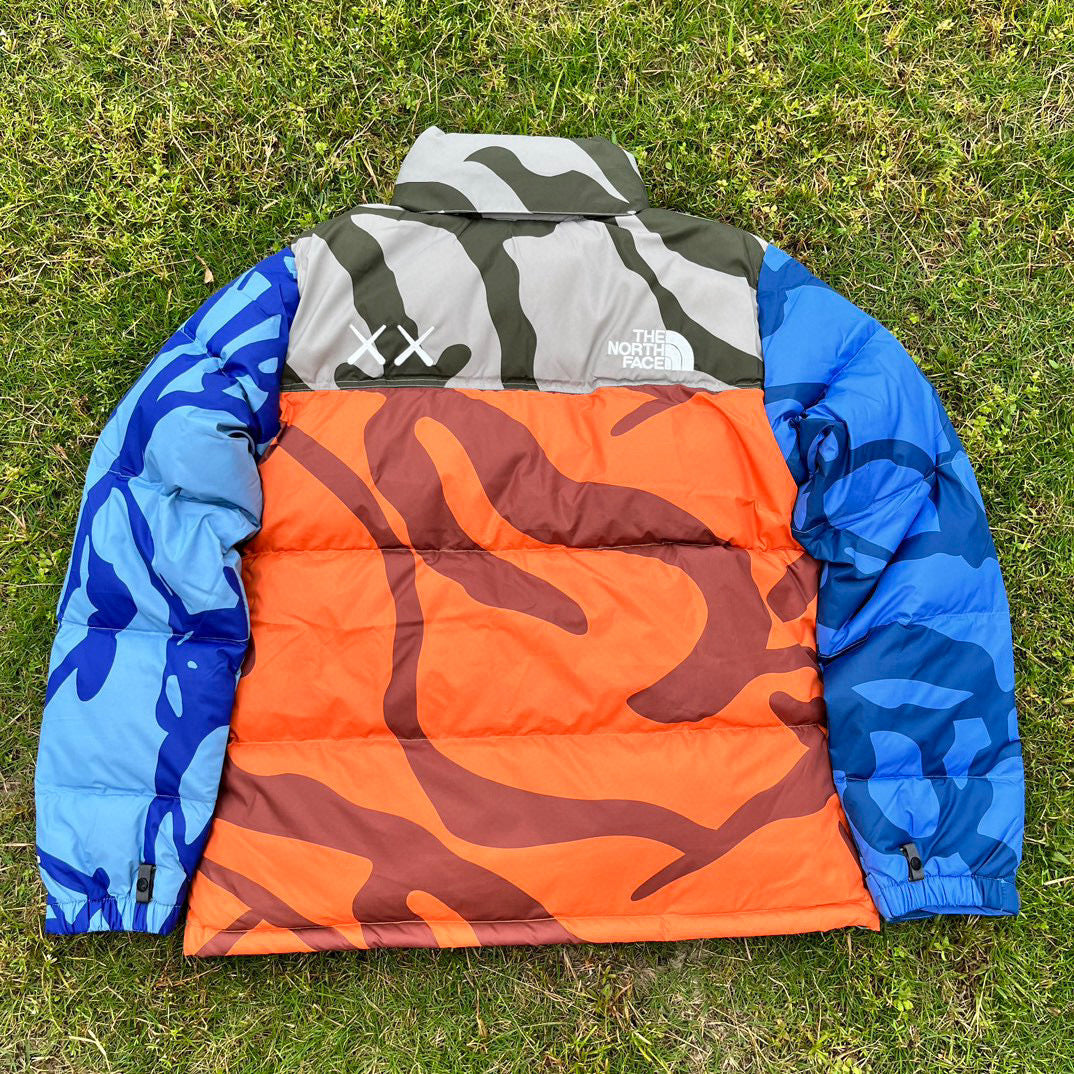 【最高品質】KAWS x The North Face Retro 1996 Nuptse Jacket