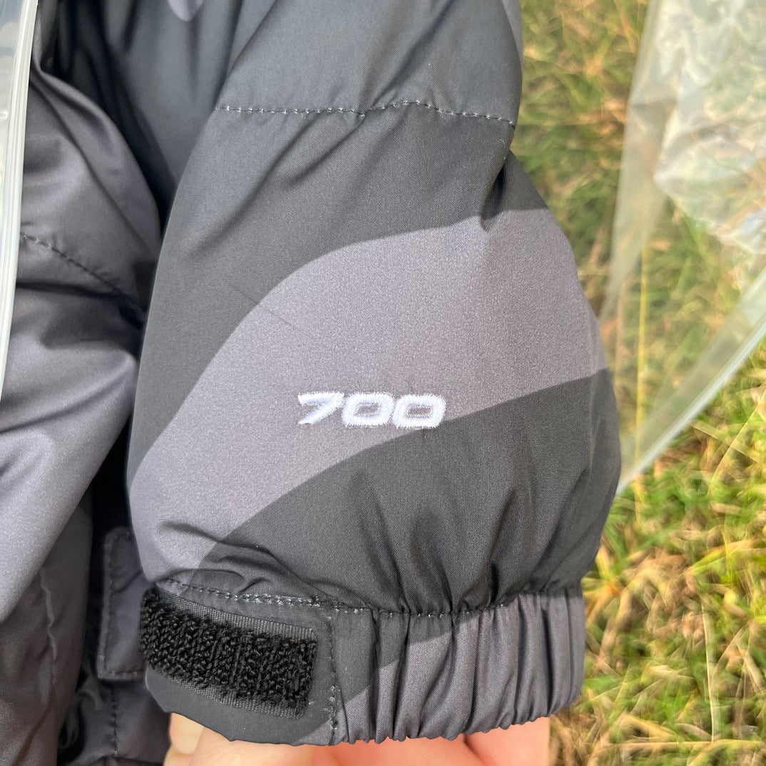 【最高品質】KAWS x The North Face Retro 1996 Nuptse Jacket