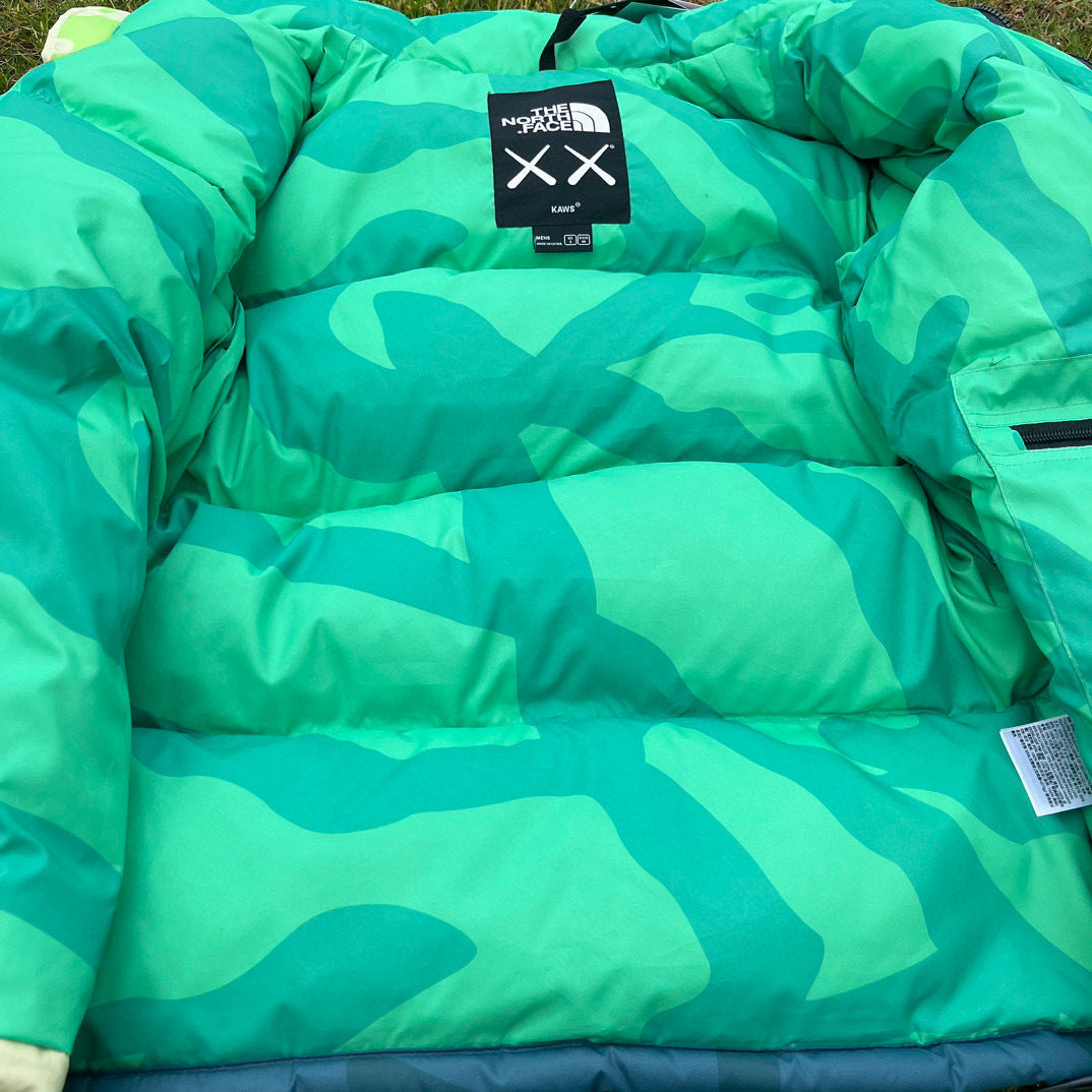 【最高品質】KAWS x The North Face Retro 1996 Nuptse Jacket