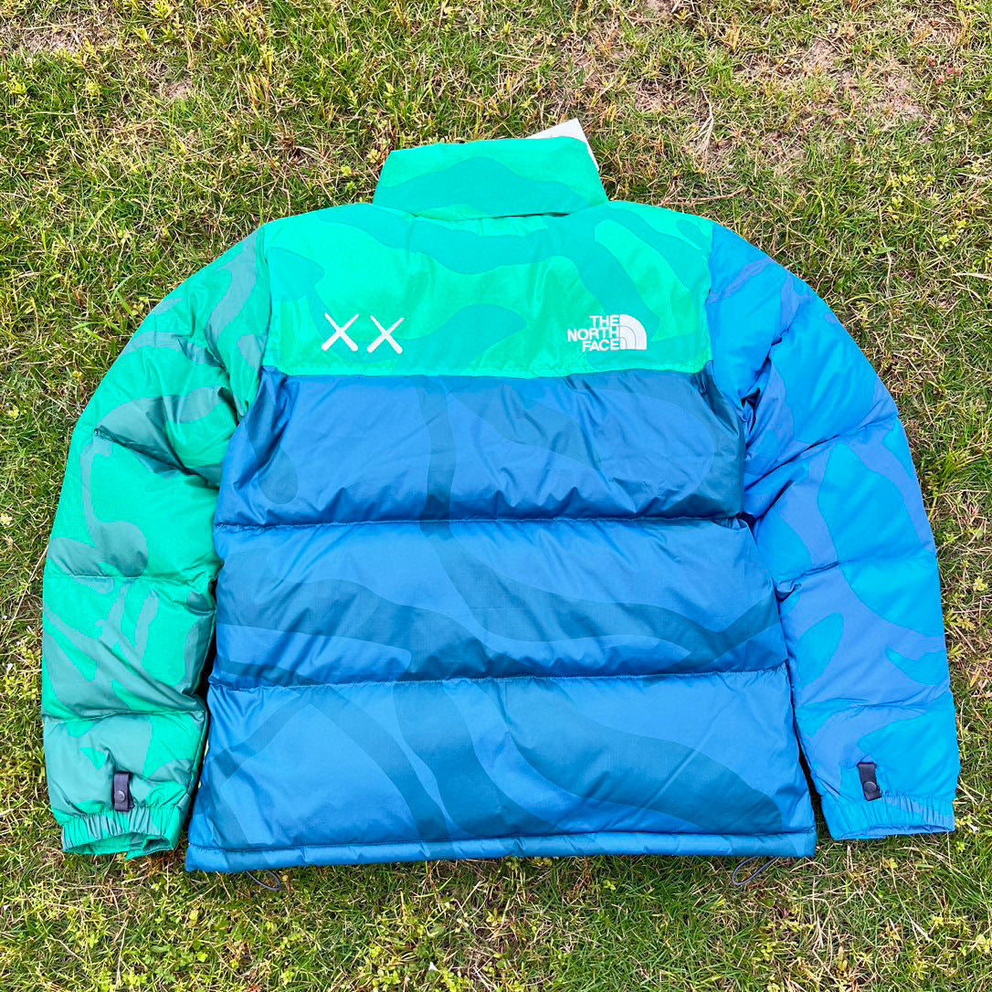 【最高品質】KAWS x The North Face Retro 1996 Nuptse Jacket