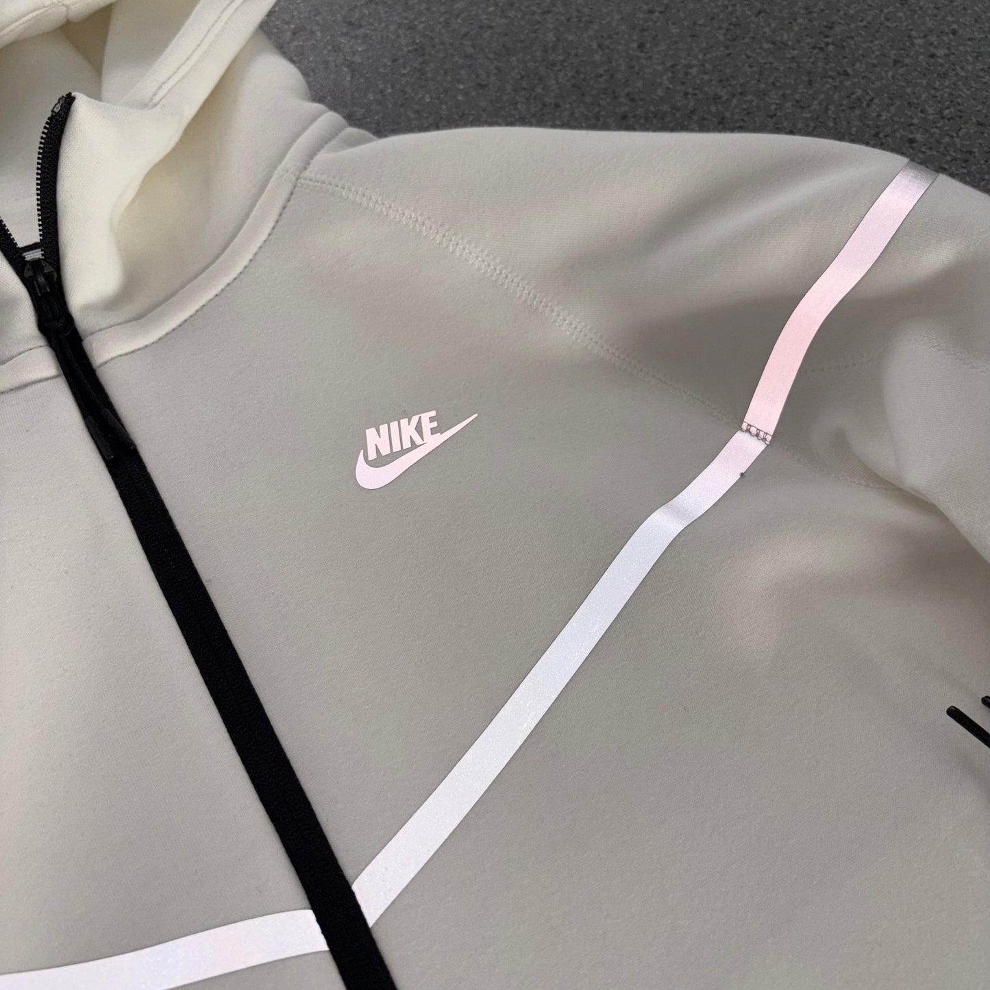 Nike Sportswear Tech Fleece Full Zip Hoodie & Joggers Reflective Details Set