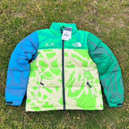 【最高品質】KAWS x The North Face Retro 1996 Nuptse Jacket